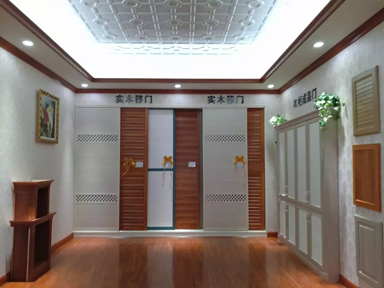 環(huán)保板材品牌家湘美全屋同色展廳.jpg